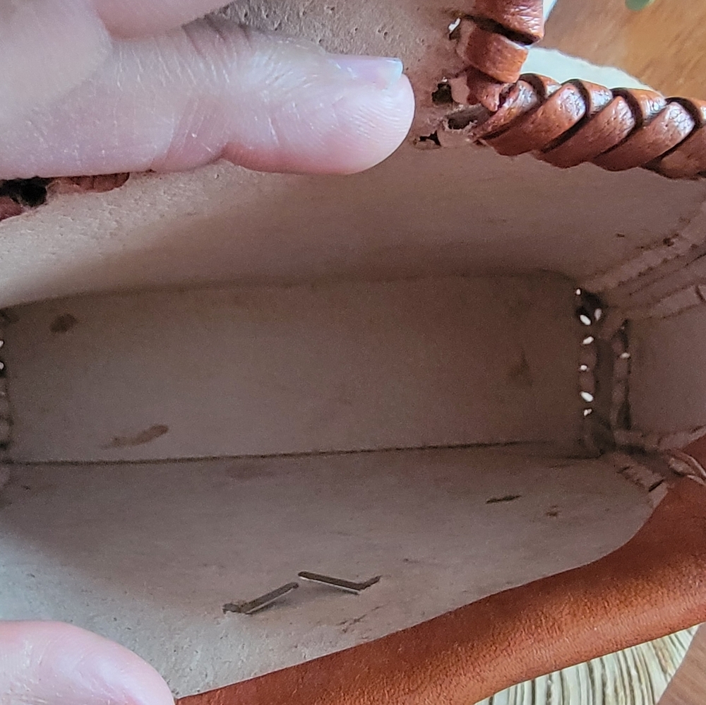 Handcrafted Floral Leather Crossbody W/ Twist Lock Made In Mexico. - Picture 5 of 9